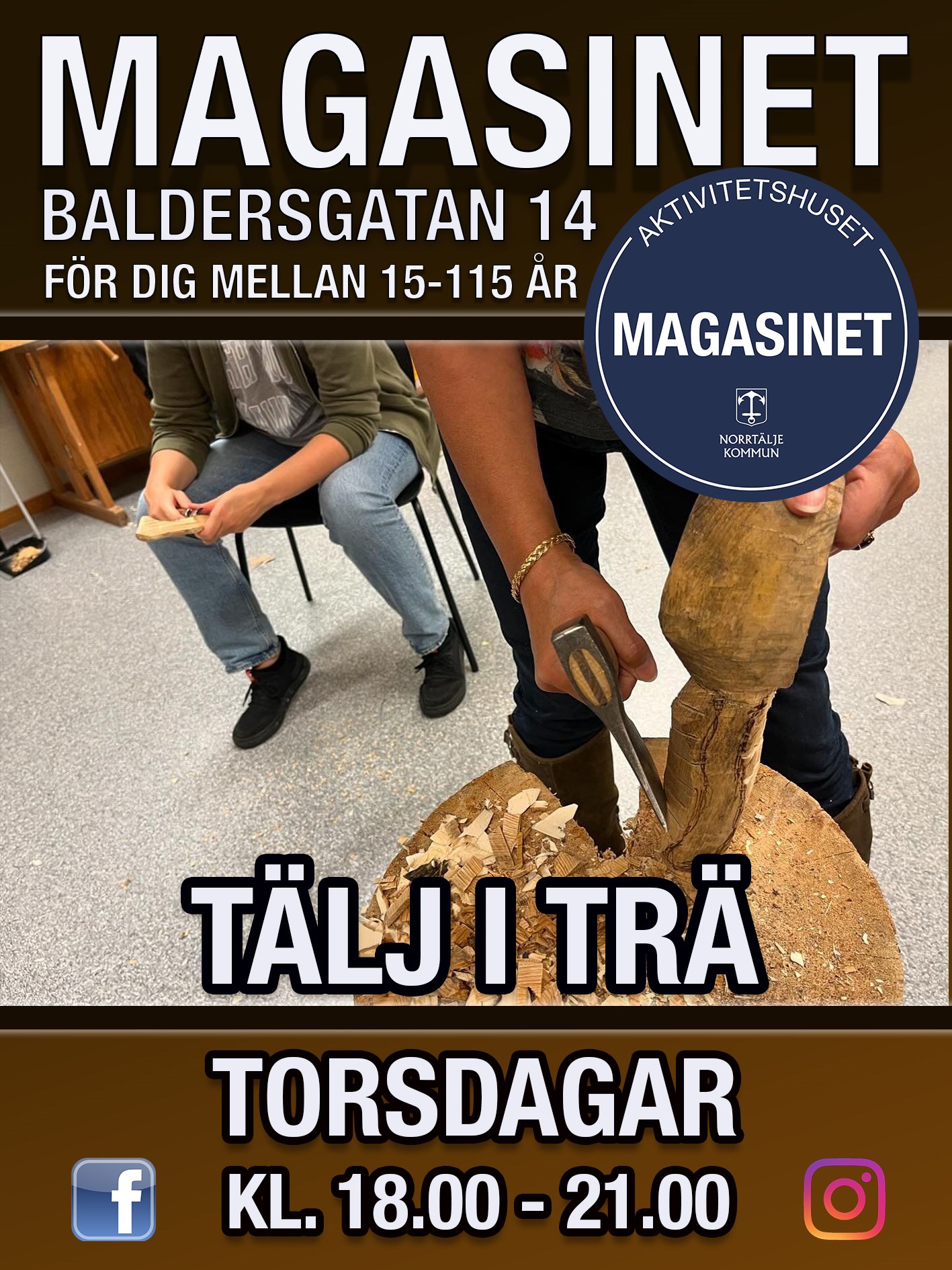 En sittandes person som täljer samt en stående person som grovhugger en bit trä med yxa på en huggkubbe.