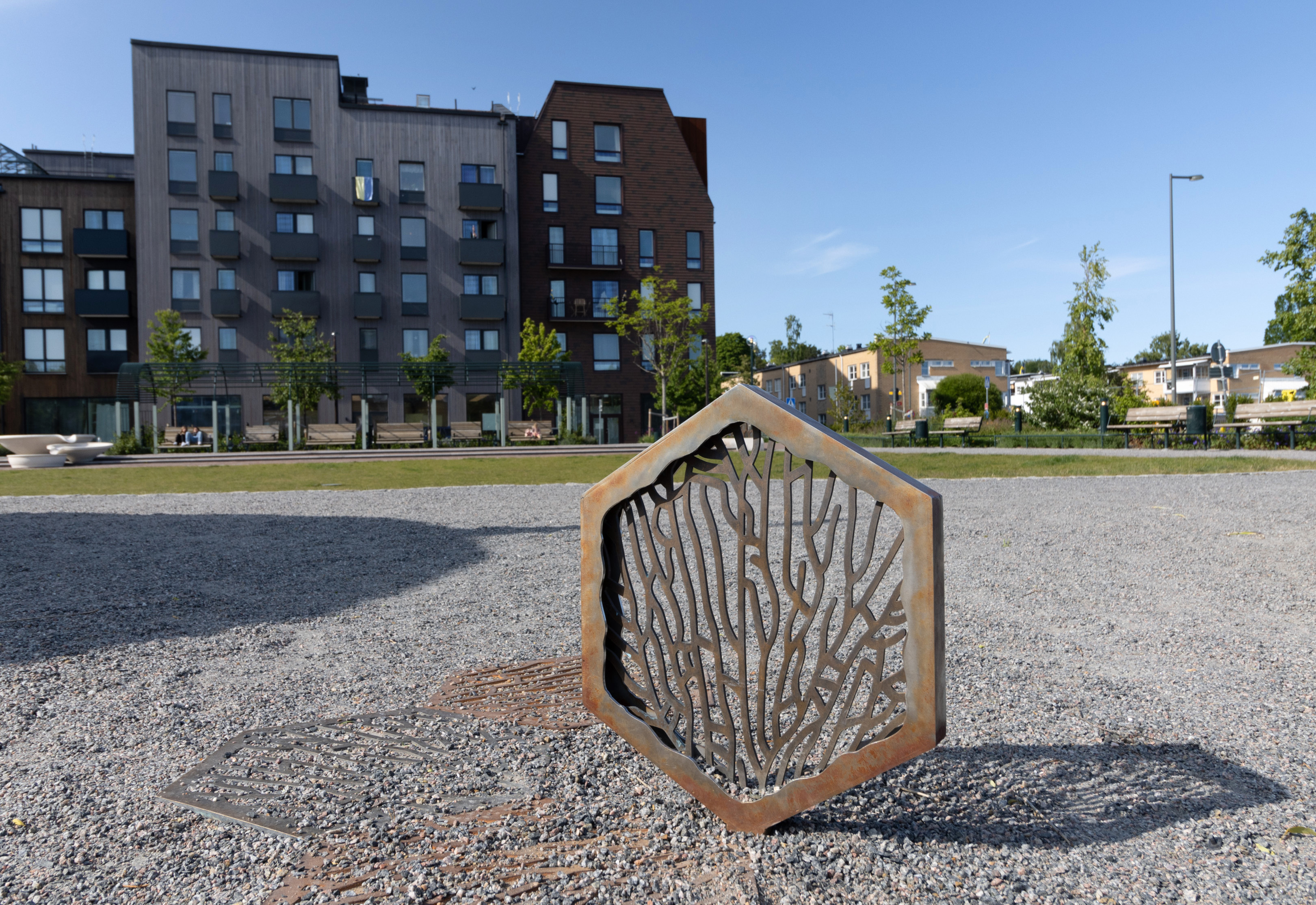 Havets trädgård, ett konstverk av järn och brons i hamnparken i Norrtälje hamn